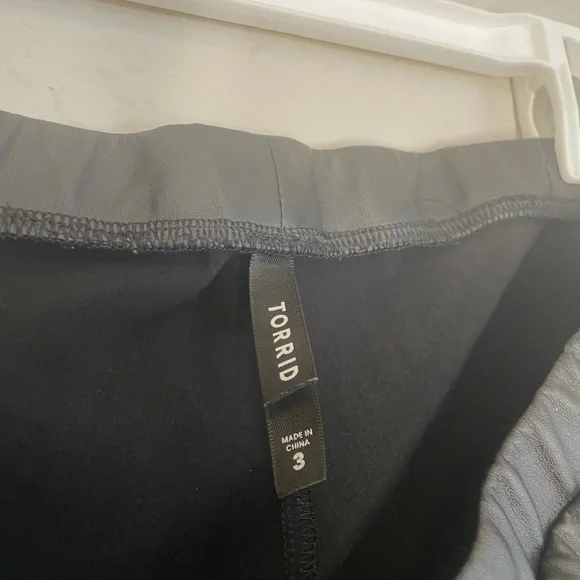 Torrid Faux Leather leggings for Women’s 3X - Picture 6 of 7